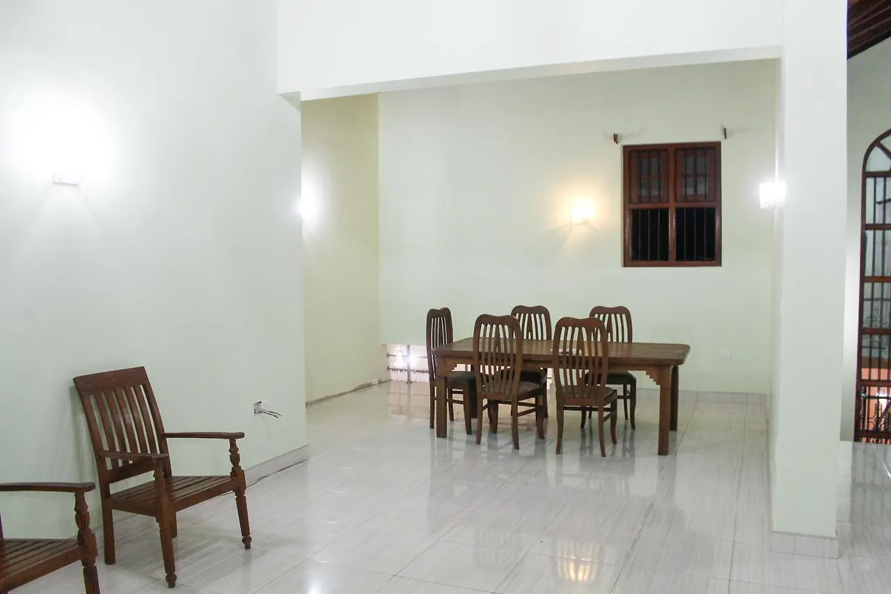 Calvin'S Villa Negombo 3*,