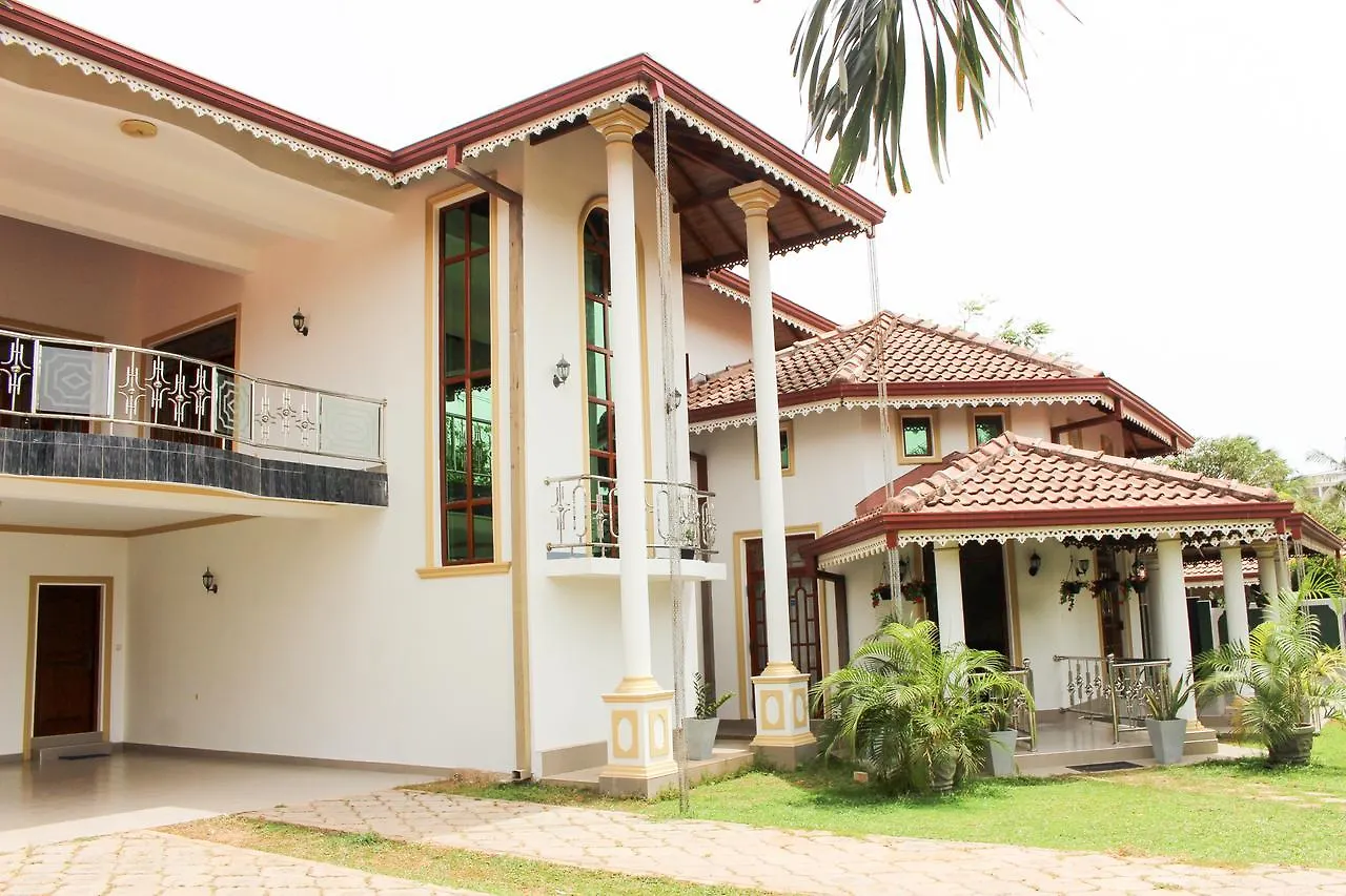 נגומבו Calvin'S Villa לינה וארוחת בוקר