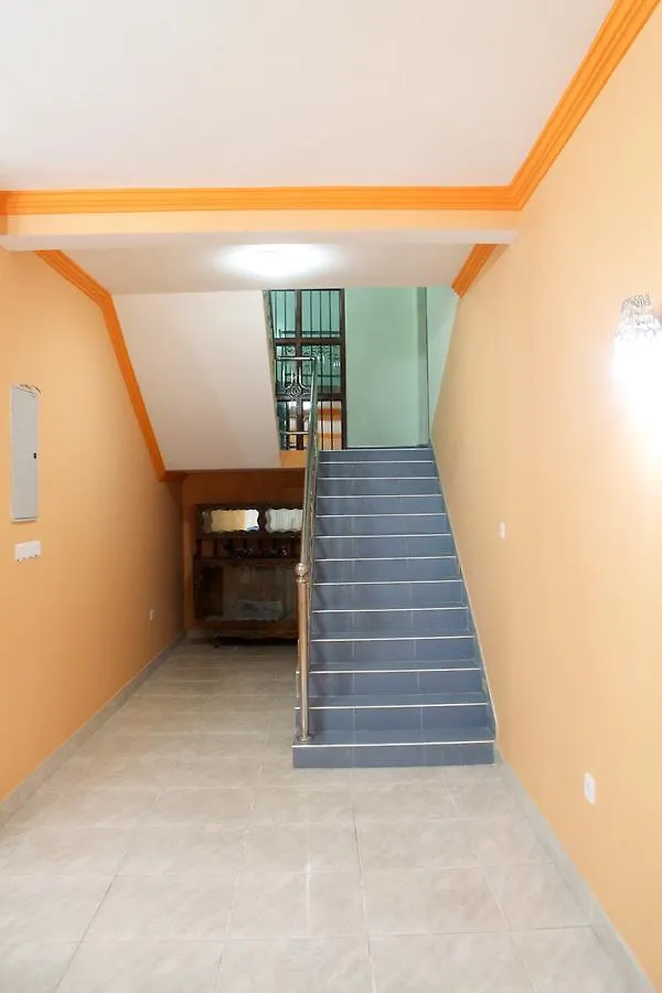 לינה וארוחת בוקר נגומבו Calvin'S Villa